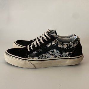 Vans lace up women’s size 7 sneakers